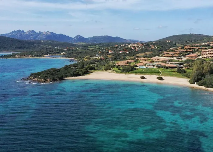 Borgo Dell'orso - A Schiera Ai Piedi Della Roccia Dell'orso * Palau